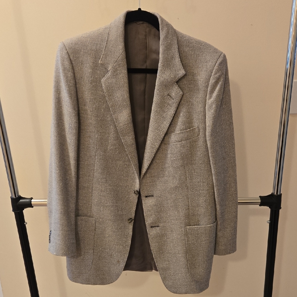 Sophisticated Men's Light Gray Blazer